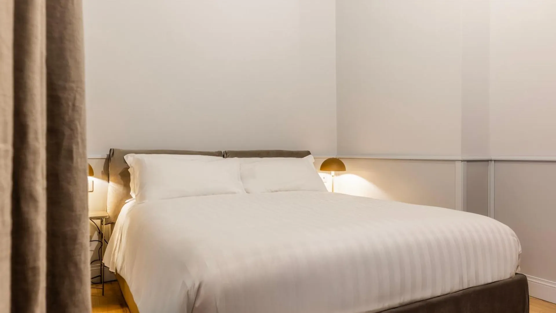 Spiriti Home Apartment 3, New Opening Piazza Di Pietra Roma 0*,  İtalya
