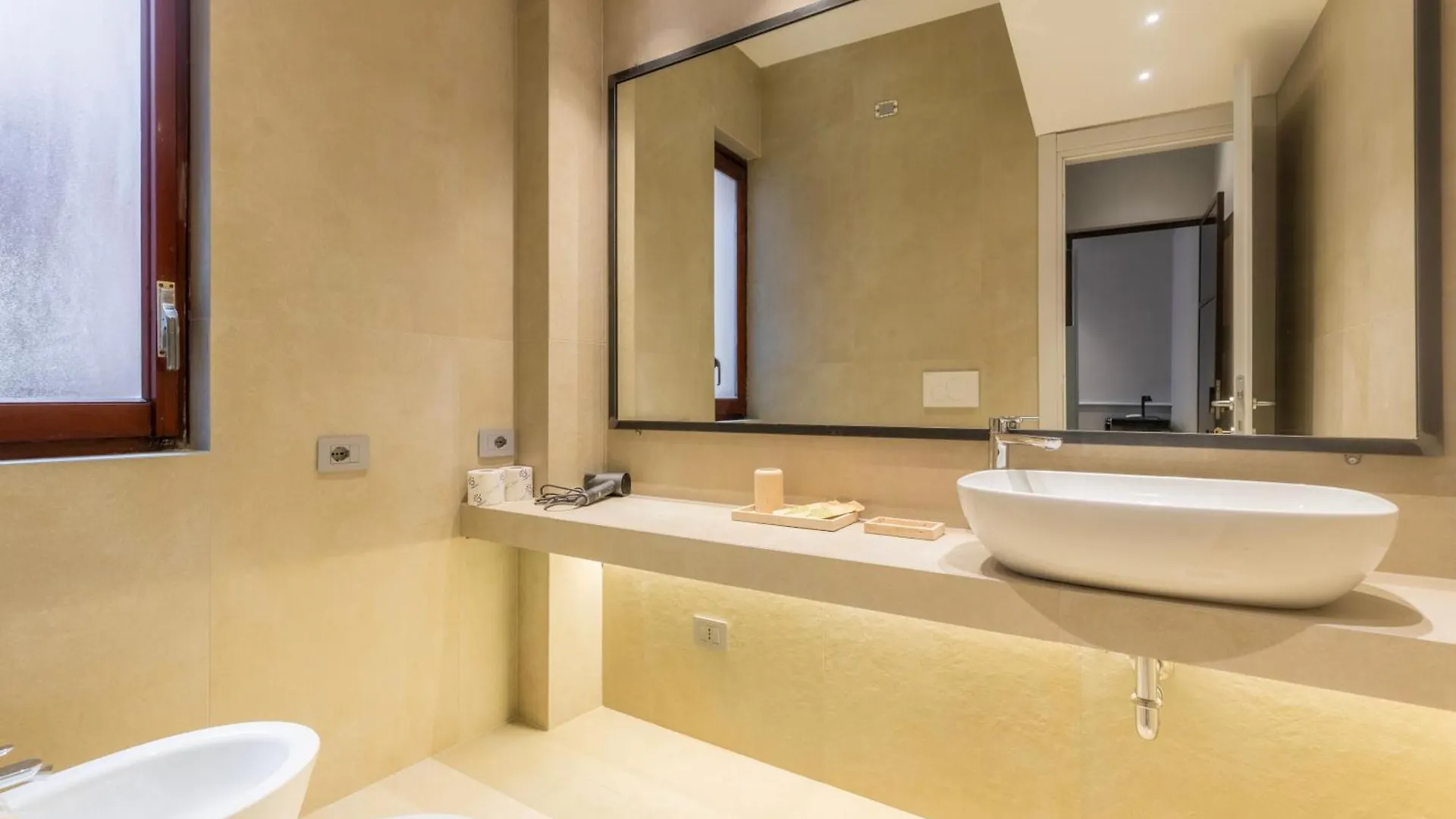 Spiriti Home Apartment 3, New Opening Piazza Di Pietra Roma 0*,  İtalya